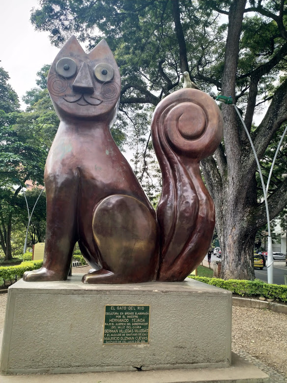 El Gato del Río, estatua de bronce de 3,5 mt de alto, inicio de todo lo que hay que ver y que hacer en Cali.