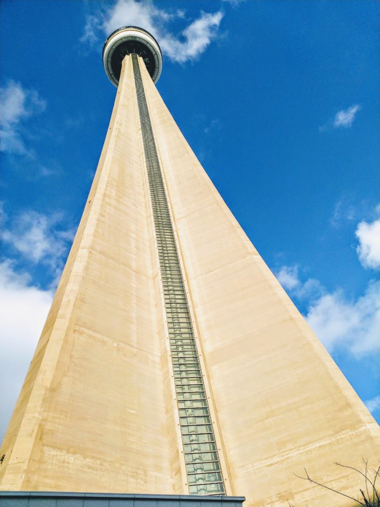 Cuando se inauguró, en 1976, la CN tower era la más alta del mundo, hoy ocupa el décimo lugar. Pero sigue siendo la más alta de América.