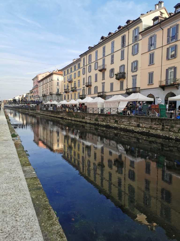 Navegar el Navigli Grande es uno de los atractivos turísticos de Milán.