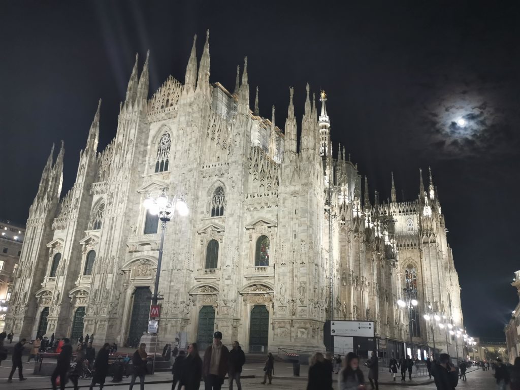El Duomo de Milán es lo primero que ver y que hacer en Milán.