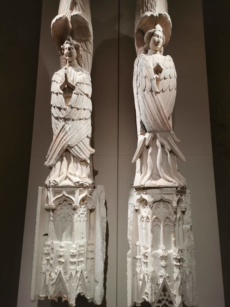 En el Museo del Duomo están  los originales de los serafines de alas cruzadas, que datan del siglo XVI.